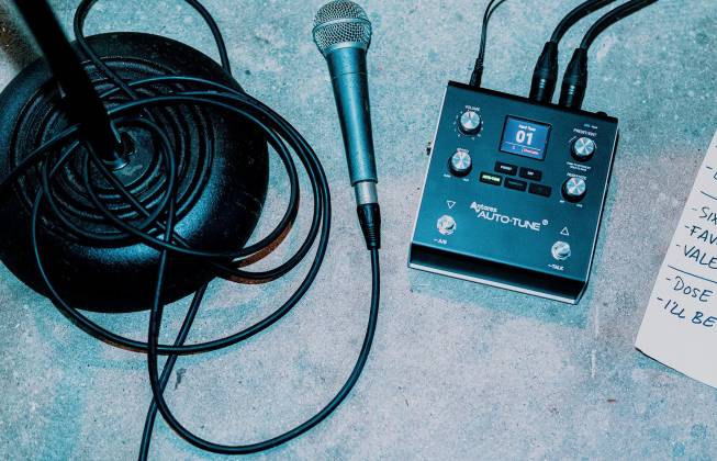 HeadRush VX5 AutoTune Studio Grade Vocal Effects Pedal with Real Time Performance - Black Product Image 6